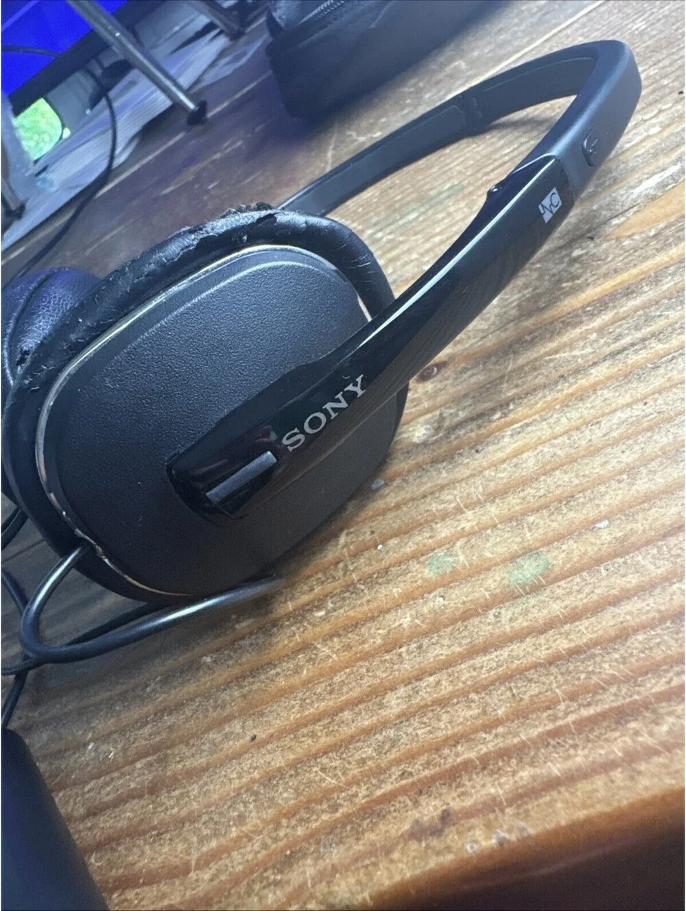 SONY Noise Cancelling Folding Headphones MDR-NC40 working